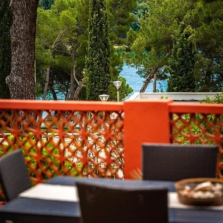 Axelle 50 Meters To The Apartament