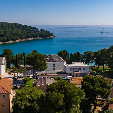 Axelle 50 Meters To The Apartment Banjole